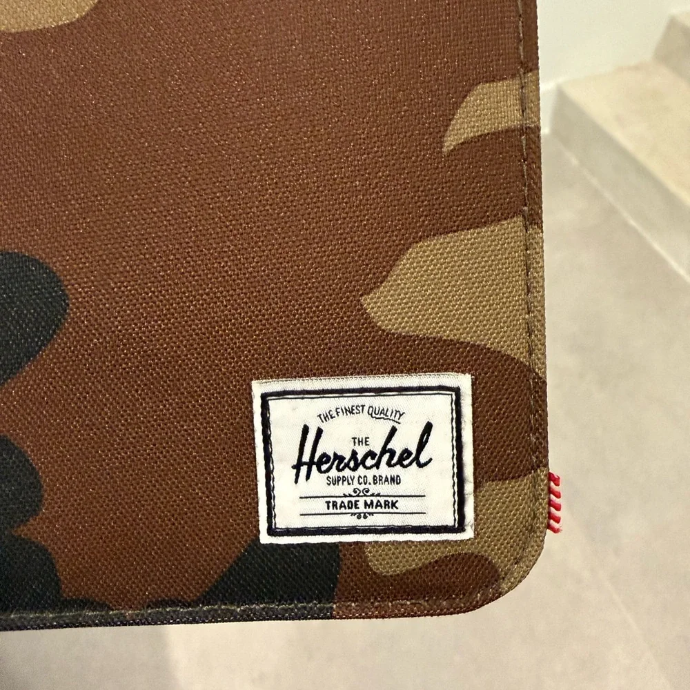 Herschel Camo Tablet Sleeve - Picture 5 of 5